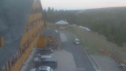 Parkoviště a hlavní vchod