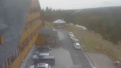 Parkoviště a hlavní vchod
