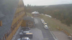 Parkoviště a hlavní vchod