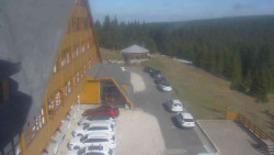 Parkoviště a hlavní vchod