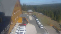 Parkoviště a hlavní vchod