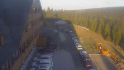 Parkoviště a hlavní vchod