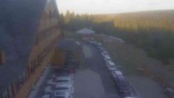 Parkoviště a hlavní vchod