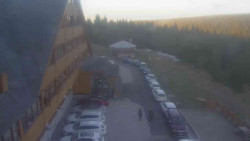 Parkoviště a hlavní vchod