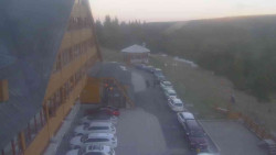 Parkoviště a hlavní vchod