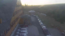 Parkoviště a hlavní vchod