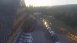Parkoviště a hlavní vchod