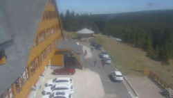 Parkoviště a hlavní vchod
