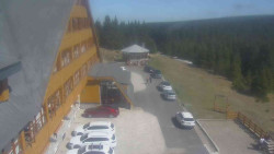 Parkoviště a hlavní vchod