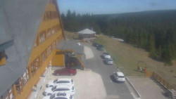 Parkoviště a hlavní vchod