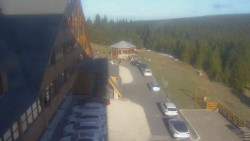 Parkoviště a hlavní vchod