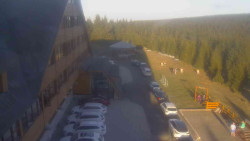 Parkoviště a hlavní vchod