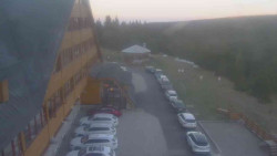 Parkoviště a hlavní vchod