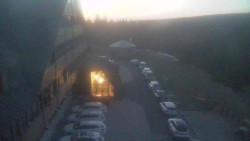 Parkoviště a hlavní vchod