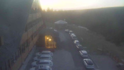Parkoviště a hlavní vchod