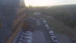 Parkoviště a hlavní vchod