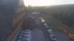 Parkoviště a hlavní vchod
