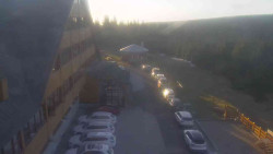 Parkoviště a hlavní vchod