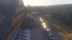 Parkoviště a hlavní vchod
