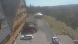 Parkoviště a hlavní vchod