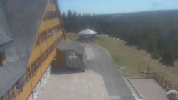 Parkoviště a hlavní vchod