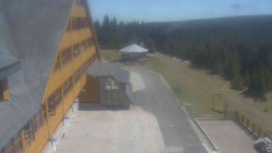 Parkoviště a hlavní vchod