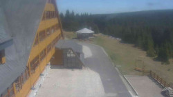 Parkoviště a hlavní vchod