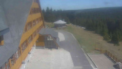 Parkoviště a hlavní vchod