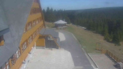 Parkoviště a hlavní vchod