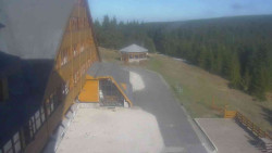 Parkoviště a hlavní vchod