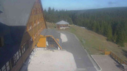 Parkoviště a hlavní vchod