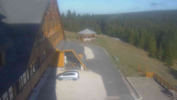 Parkoviště a hlavní vchod