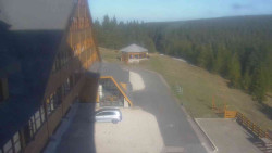 Parkoviště a hlavní vchod