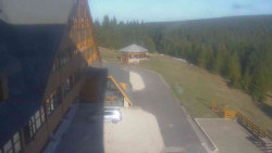 Parkoviště a hlavní vchod