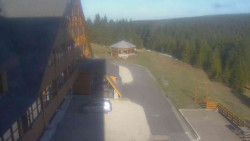 Parkoviště a hlavní vchod
