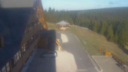 Parkoviště a hlavní vchod