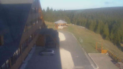 Parkoviště a hlavní vchod