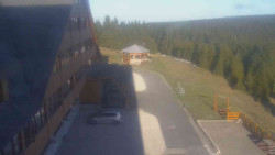 Parkoviště a hlavní vchod