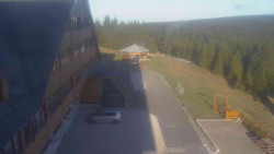 Parkoviště a hlavní vchod