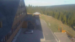 Parkoviště a hlavní vchod