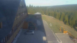 Parkoviště a hlavní vchod
