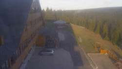 Parkoviště a hlavní vchod