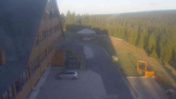 Parkoviště a hlavní vchod