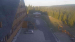 Parkoviště a hlavní vchod
