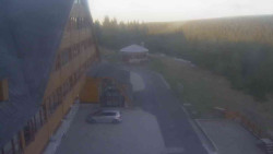 Parkoviště a hlavní vchod