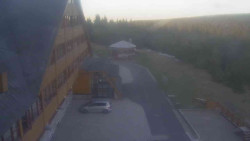 Parkoviště a hlavní vchod