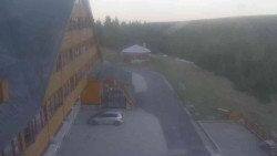 Parkoviště a hlavní vchod
