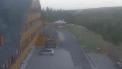 Parkoviště a hlavní vchod