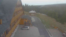 Parkoviště a hlavní vchod