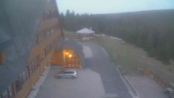 Parkoviště a hlavní vchod